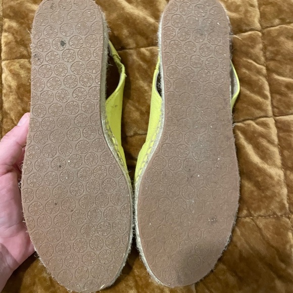 EUC Lilly Pulitzer Liz Slingback Pineapple Espadrille in Watch Hill Yellow - Picture 8 of 8